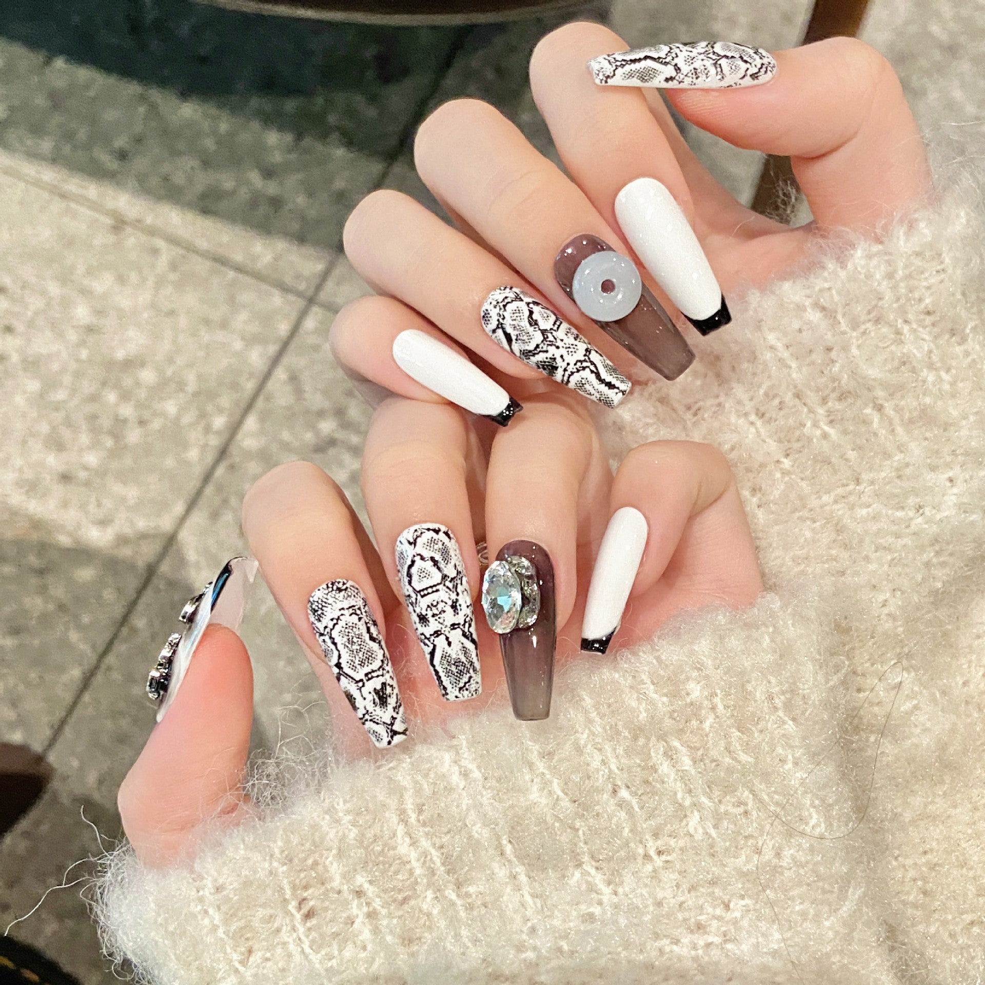 Sexy Serpentine Pattern Nails Set