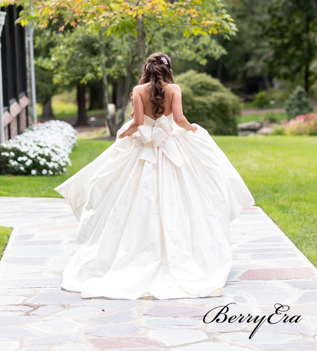 Lovely Sweetheart A-line Ivory Satin Wedding Dresses