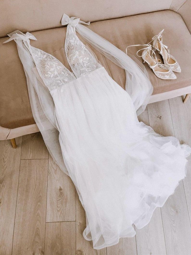 Sleeveless Ivory Sequin Tulle Wedding Dresses, Appliques Wedding Dresses, A-line Wedding Dresses, 2021 Wedding Dresses